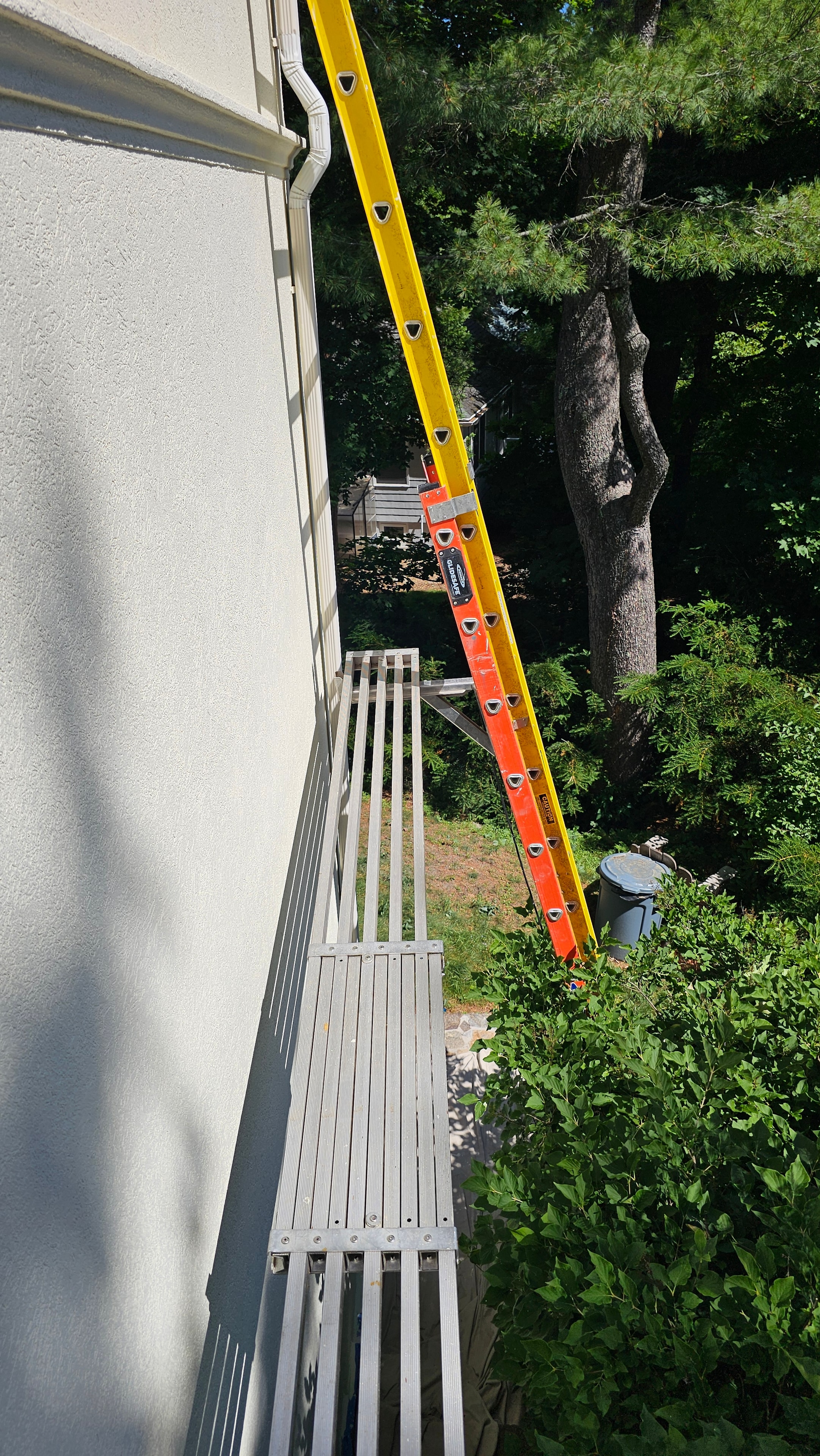 Roofline trim detail during painting